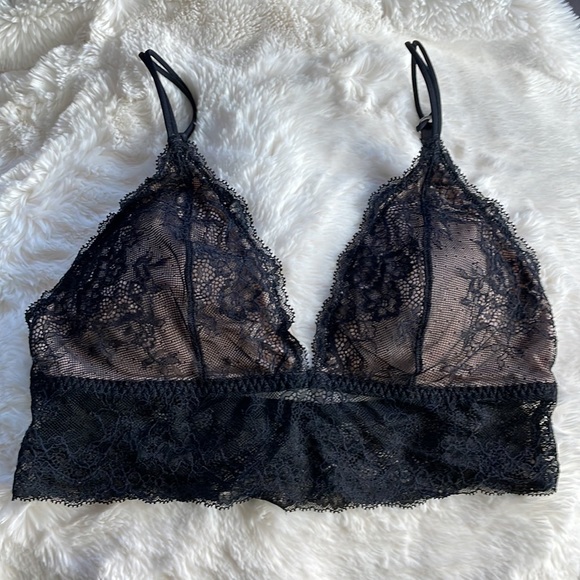 Bundle of 3 Abercrombie lace bralettes - Picture 4 of 9